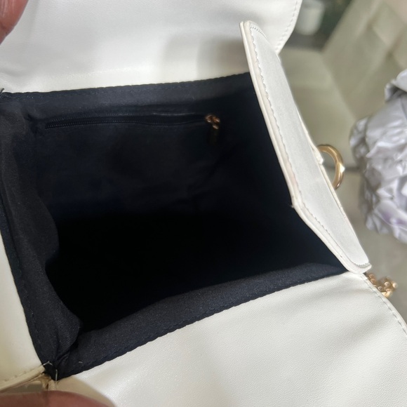 White and Red Pagoda Design Women Bag - Picture 4 of 7